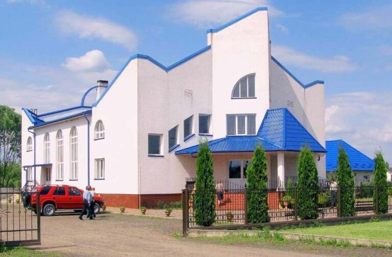 molytovnyj budynok czerkvy hrystyyan viry yevangelskoyi voskresinnya m. kovel 768x503